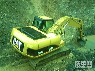 CAT 320 D