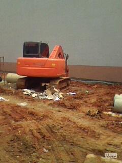 今天去看工地看到的挖机