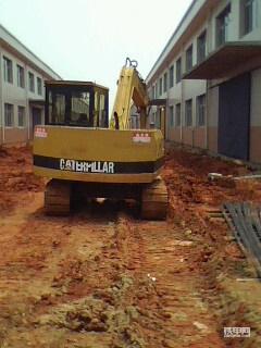 今天去看工地看到的挖机