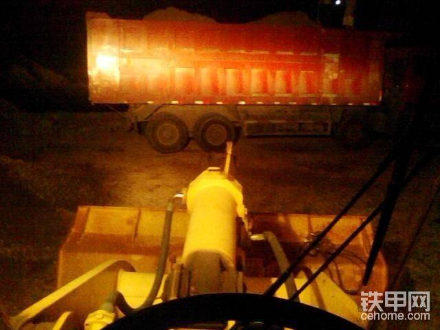 前四后八 太高了我日  50铲车都刚刚够着  