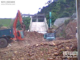 在工地拍的神鋼210.山河智能