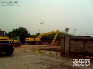 重庆又见长臂挖机-pc400（原来DIY山寨小松），而且是甲友在开哟