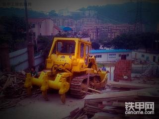 瞧这推土机，养眼啊
