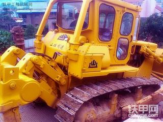 瞧这推土机，养眼啊