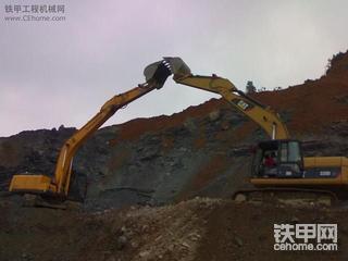 卡特320DGC跟460在一起！群挖干架！！