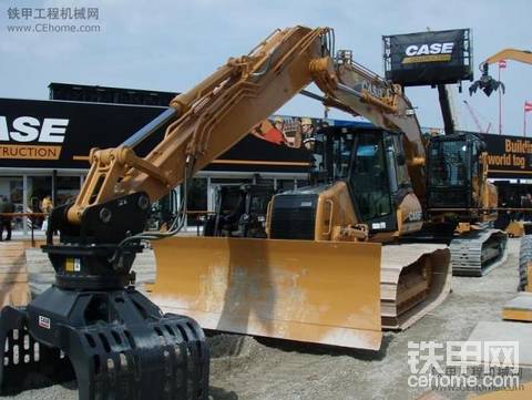 2010BAUMA凯斯推土机挖掘机