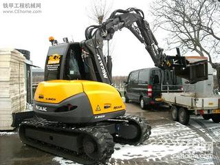 样子够酷的Mecalac   8 MCR和 714 MW 挖掘机