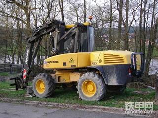 挺特别的迈克拉克（ Mecalac）移动式挖掘机