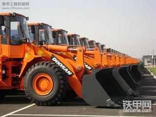 斗山装载机工厂一行