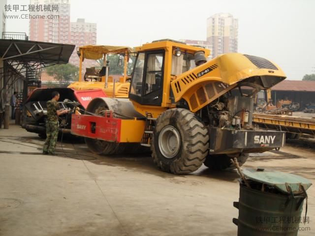 三一機(jī)械洗車