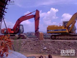 工地没开工，晒机。