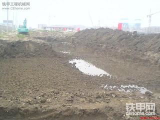 上图工作照 徒弟干活我测量