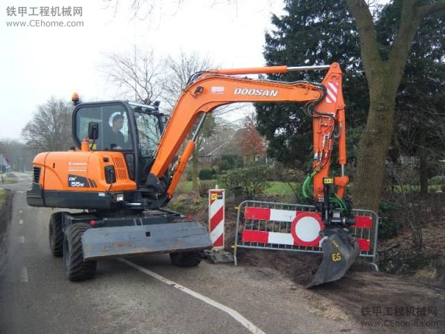 斗山（Doosan） DX 55 W輪挖