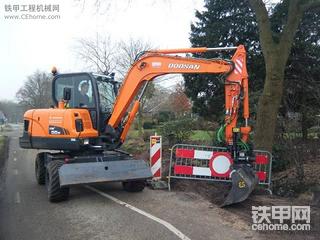 斗山（Doosan） DX 55 W轮挖