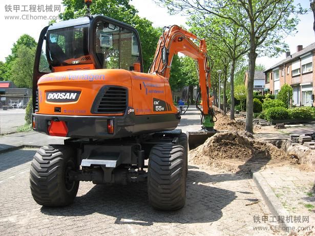 斗山（Doosan） DX 55 W輪挖