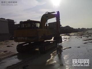 卡特E120B沙滩散步