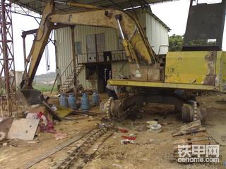 卡特E150B上修理厂