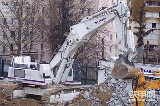 大型挖机