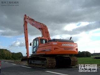 斗山（Doosan） DX 300 LC加长臂挖掘机