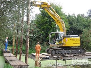 加藤(Kato) HD 823 MR LC挖掘机