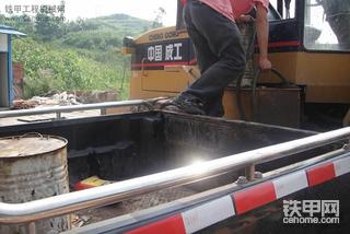 今天去给车加氟了，随便看了下斗