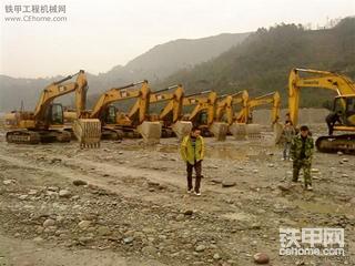 我们川投公司的部分河石坝挖机