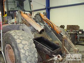 看看利勃海尔（Liebherr） L 574 轮式装载机修了哪些