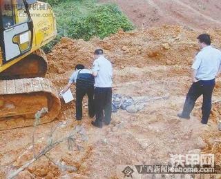 广西一78岁老人因争工程被挖掘机司机碾死------转帖于凤凰网