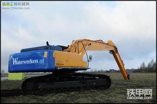 现代(Hyundai)360 LC-7A 加长臂挖掘机