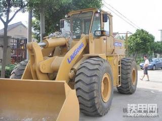 看看著幾個鏟車山不山