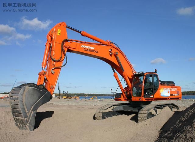 斗山（Doosan） DX 520 LC 挖掘機(jī)