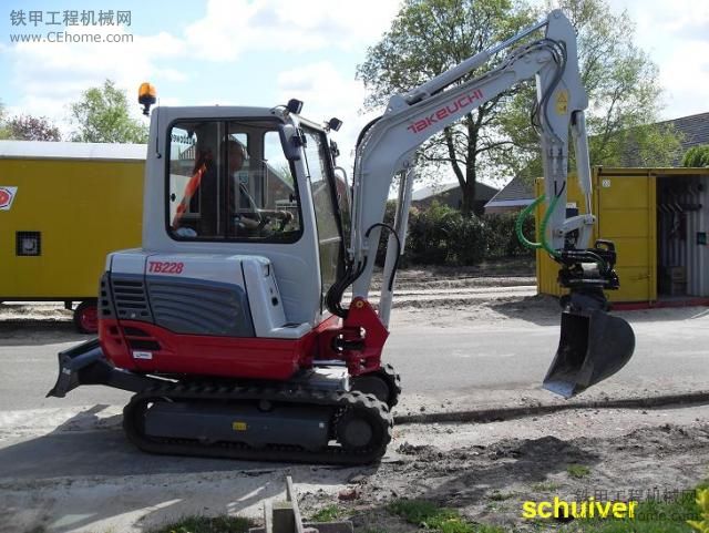 竹內(nèi)（Takeuchi） TB 228挖掘機(jī)