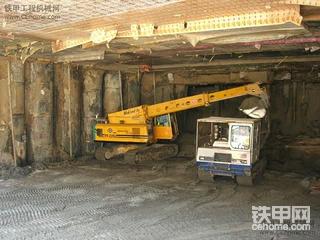 德国EWK公司生产的TR2212伸缩臂式多功能挖掘机