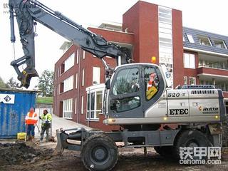 Etec 820-II M轮式挖掘机