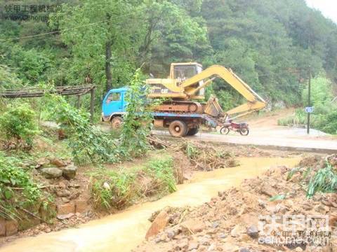 我的挖機(jī) 我的板車 還有些搶險的照片