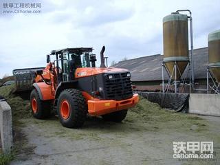 日立（Hitachi） ZW 220轮式装载机