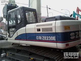 中聯(lián)白色挖機(jī)
