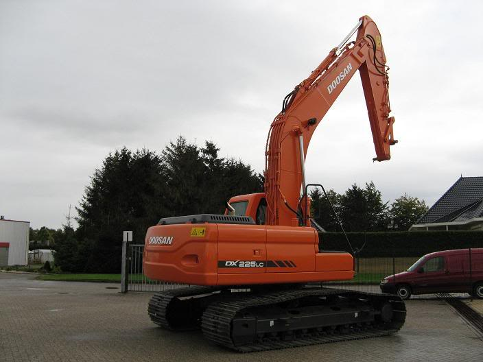 斗山( Daewoo Doosan) DX 225 LC挖掘機(jī)