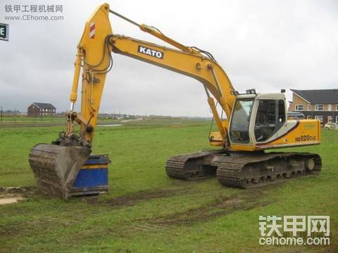 加藤(Kato )HD 820 LC挖掘机