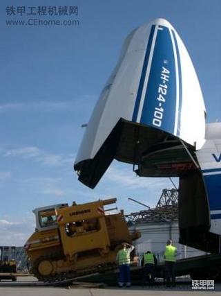 空运利勃海尔吊管机