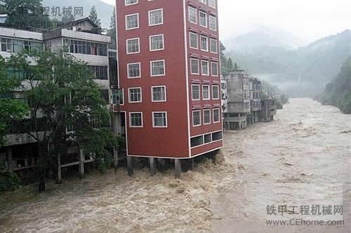 七層大樓建在河道被稱最牛違建