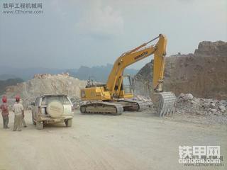 今天小松210也过来帮忙装车