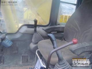 都是小松—6的仪表怎么不一样啊？？手柄也不一样！！