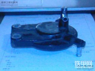 换燃油过滤器时把上面的盖顶裂了 各位大侠帮帮忙！