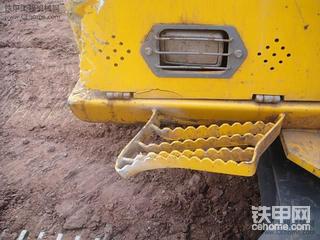 实在是不小心搞的 我的徐工XE80撞石头上了