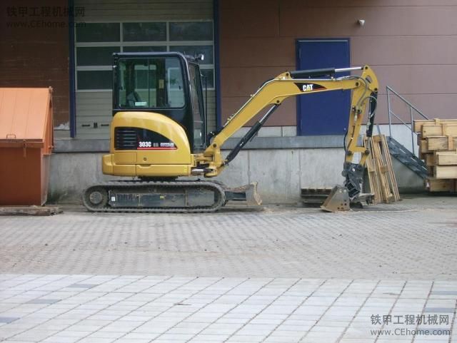 CAT 301.5、301.6、301.8、302.5....等小挖型號。請欣賞。