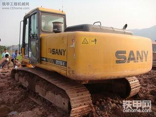 三一哥手臂受伤了，在手术中。。。。。。