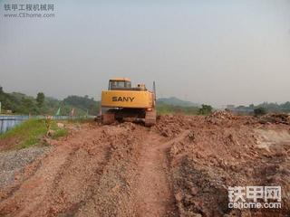 三一哥手臂受伤了，在手术中。。。。。。