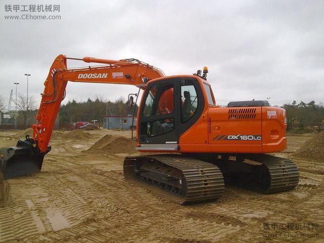 斗山 (Daewoo\Doosan) DX 160 LC 挖掘機