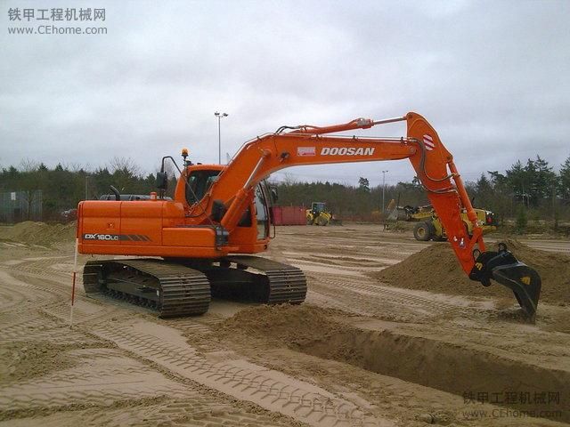 斗山 (Daewoo\Doosan) DX 160 LC 挖掘機